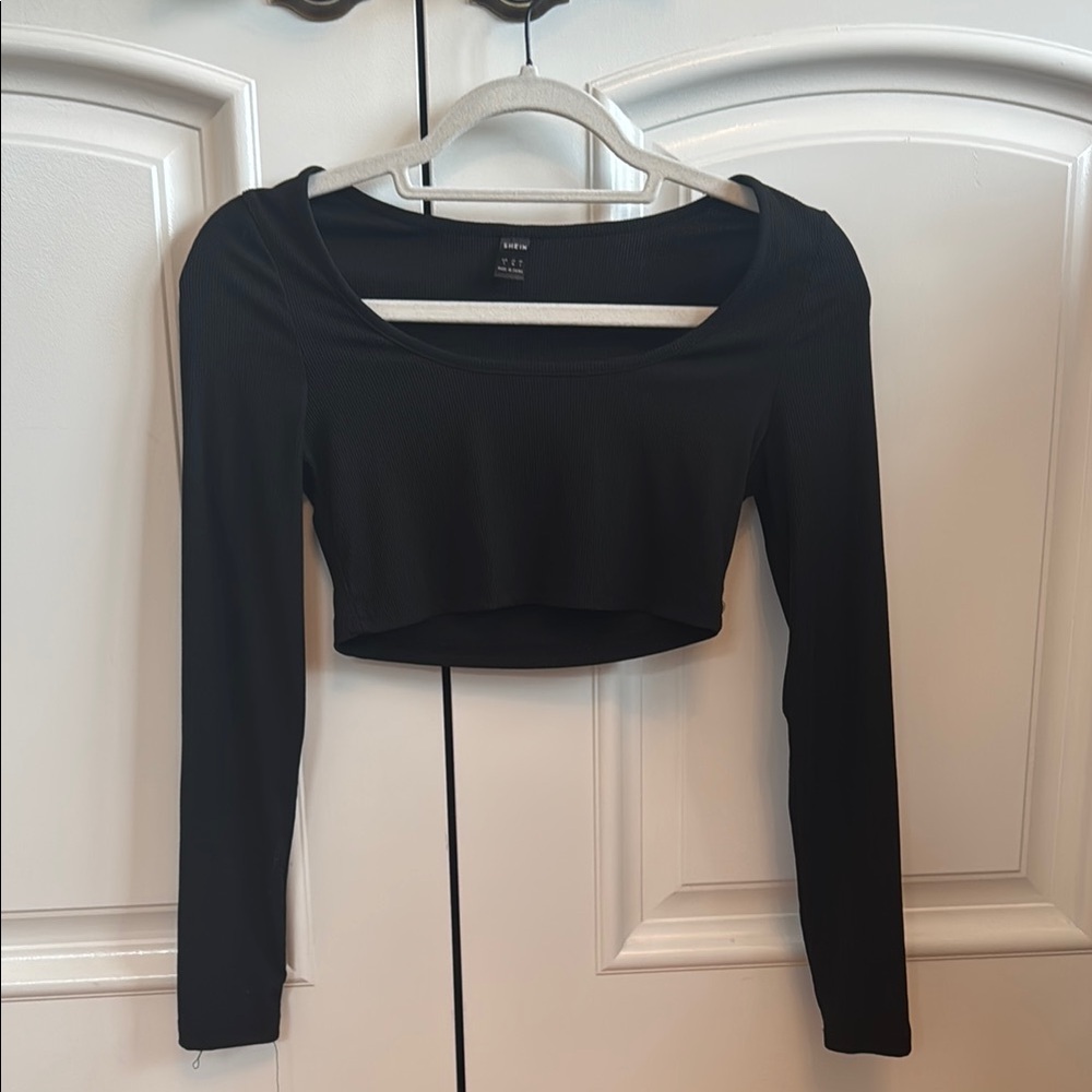 SHEIN Black Fitted Crop Blouse